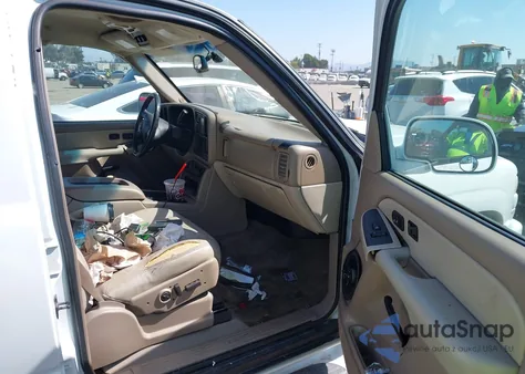 2003 Chevrolet Tahoe C1500 из США, поврежденный, VIN 1GNEC13TX3R306719